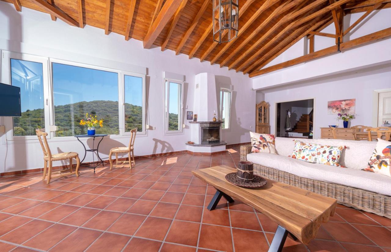 Villa Pirgadikia Villa